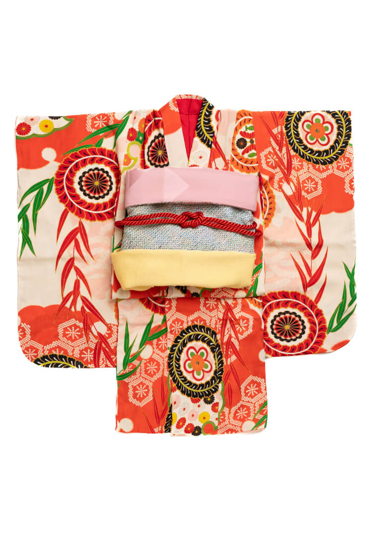 生成りに紅一点