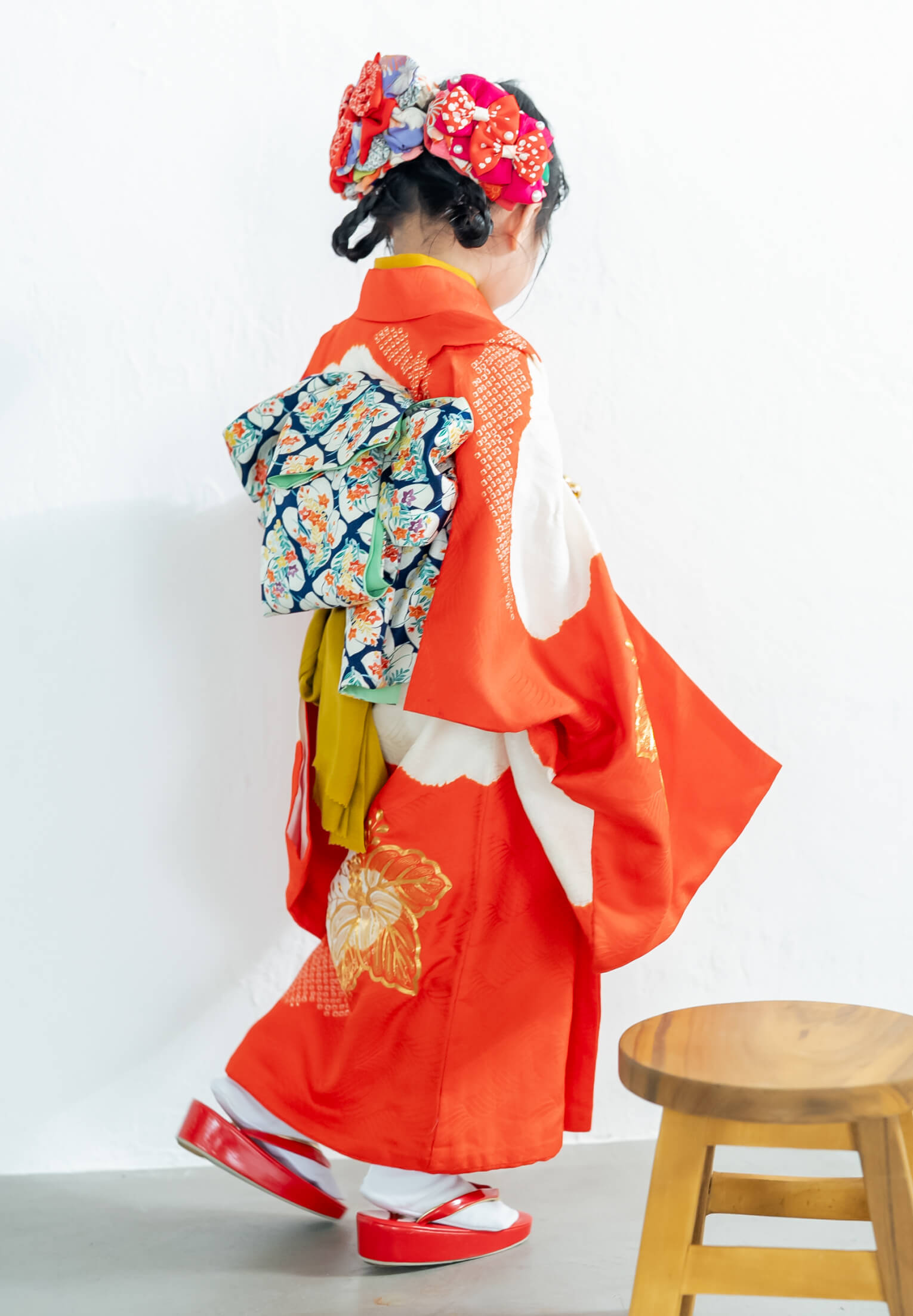 金駒刺繍に雲取り