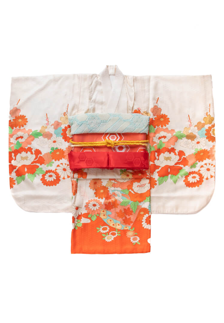 胡粉に緋色の菊文様